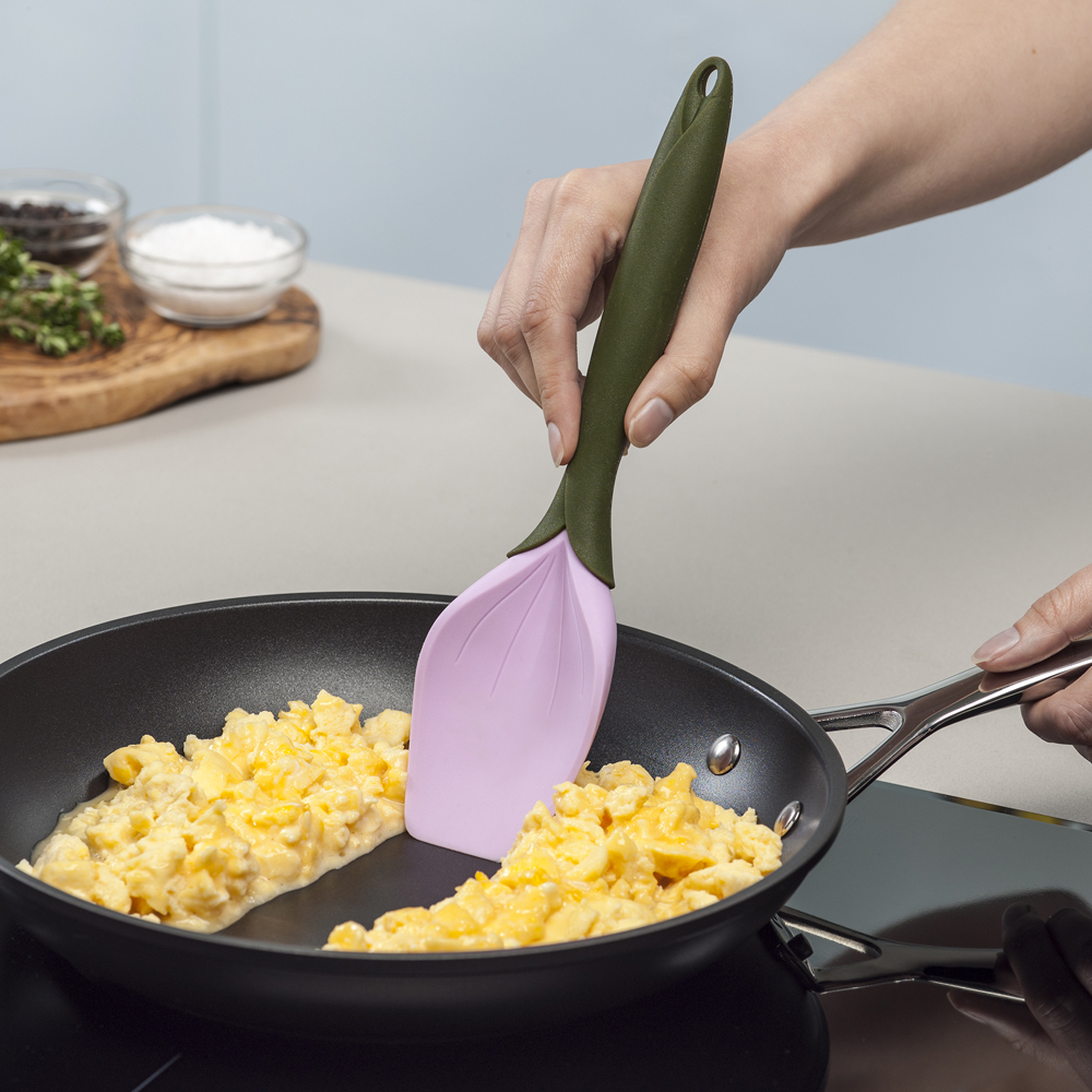 Silicone Pan Scraper，Kitchen Utensil Cleaning Spatula，Non-stick pan  cleaning scraper oil spatula，For…See more Silicone Pan Scraper，Kitchen  Utensil
